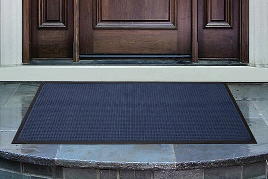 Classic Watersoaker Entry Mat on doorstep